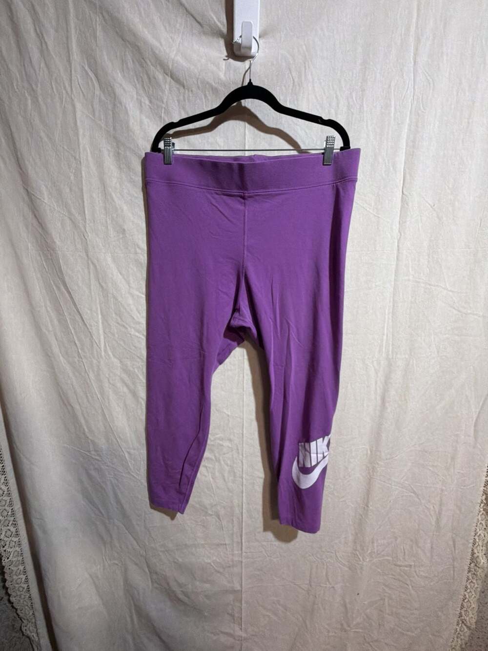 Nike Sportswear Essential High-Rise Logo Leggings
